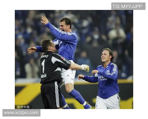 沙尔克04主场惨败战低迷汉堡德甲保级岌岌可危