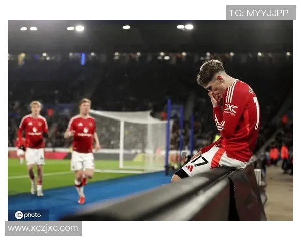 曼联主场迎战莱斯特城争夺英超积分榜重要胜利