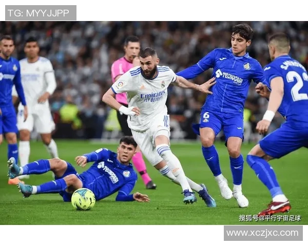 格勒诺布与圣红星的激烈对决揭示了足球战术的博弈与球队实力的较量 格勒诺布与圣红星的激烈对决揭示了足球战术的博弈与球队实力的较量