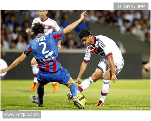 尼奥尔主场迎战梅斯双方争夺关键三分的激烈对决