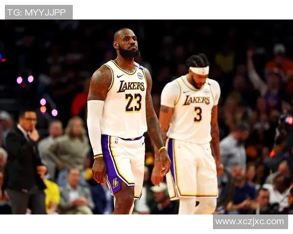 老鹰队对决湖人队詹姆斯领衔的精彩比赛回顾与分析